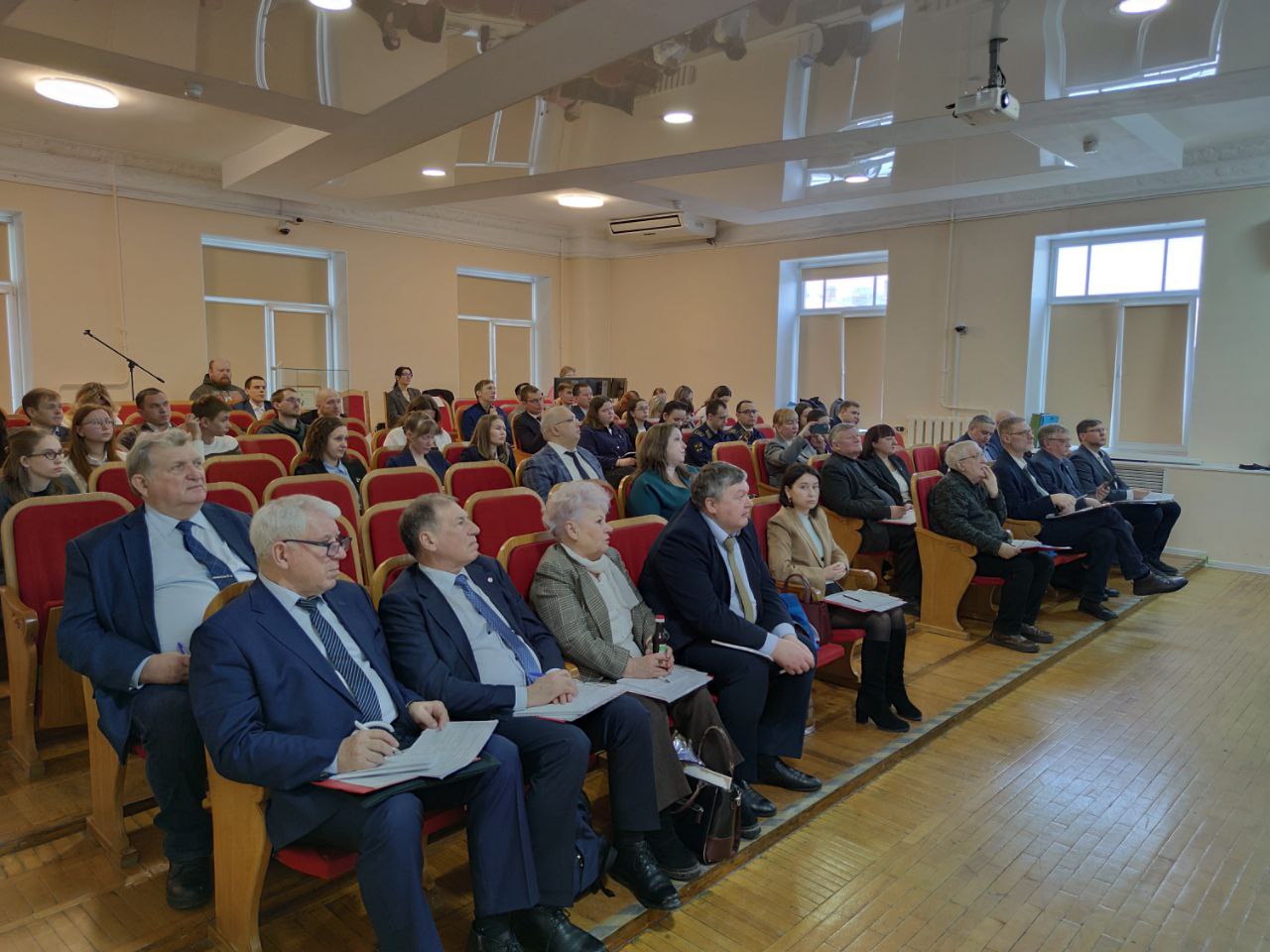 зал с участниками при подведении итогов финального этапа