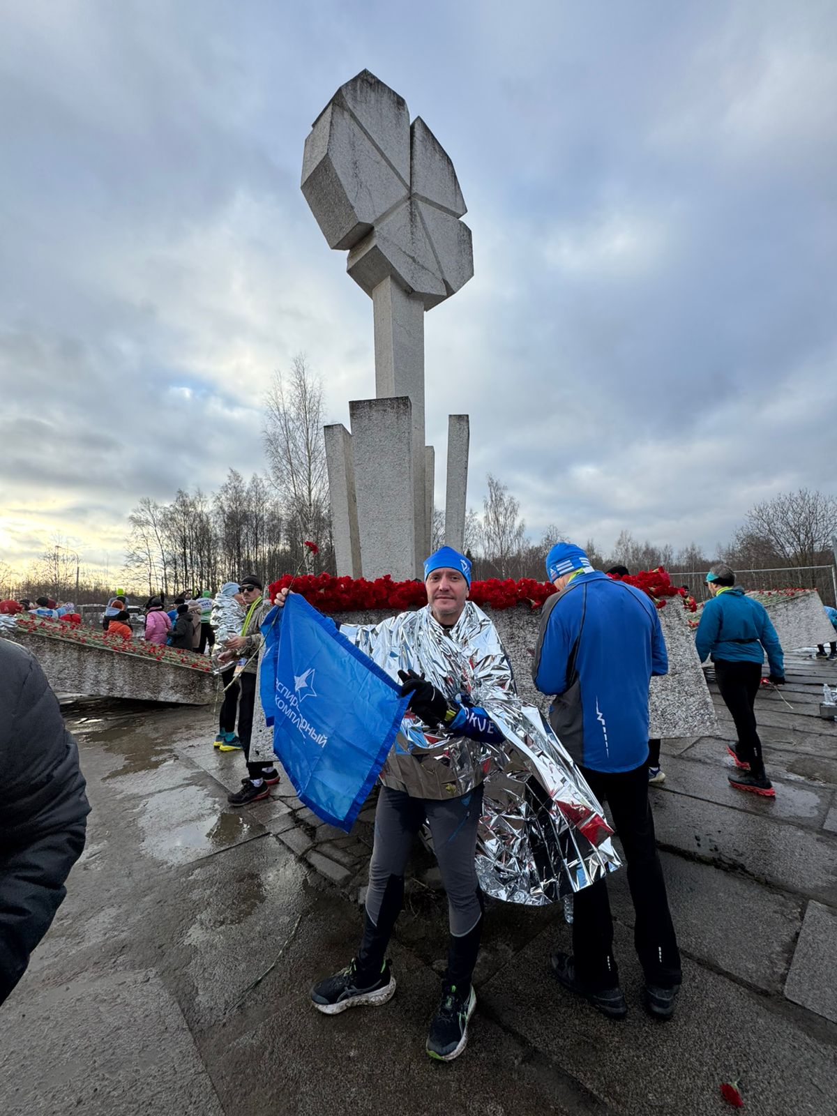 сотрудницы и сотрудники ООО "Респираторный комплекс" на кроссе памяти