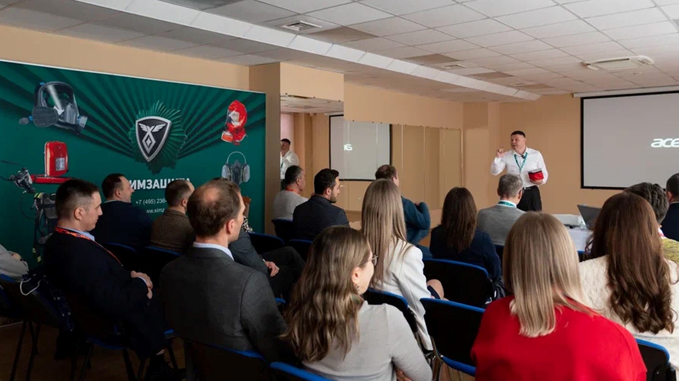 С. Нестеренко проводит занятие