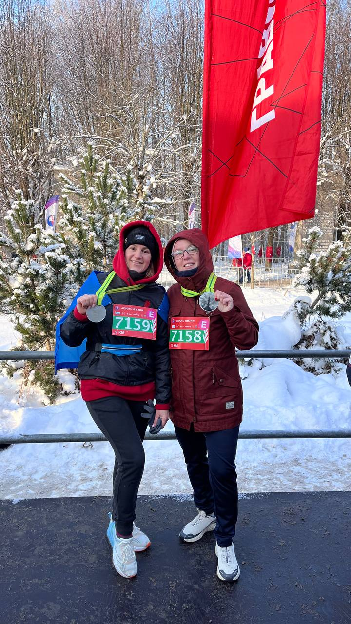 сотрудницы и сотрудники ООО "Респираторный комплекс" на кроссе памяти